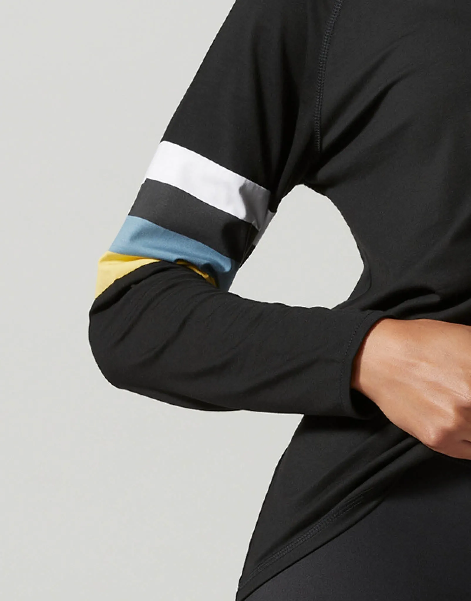 Anna-XR Top in Black Lemon