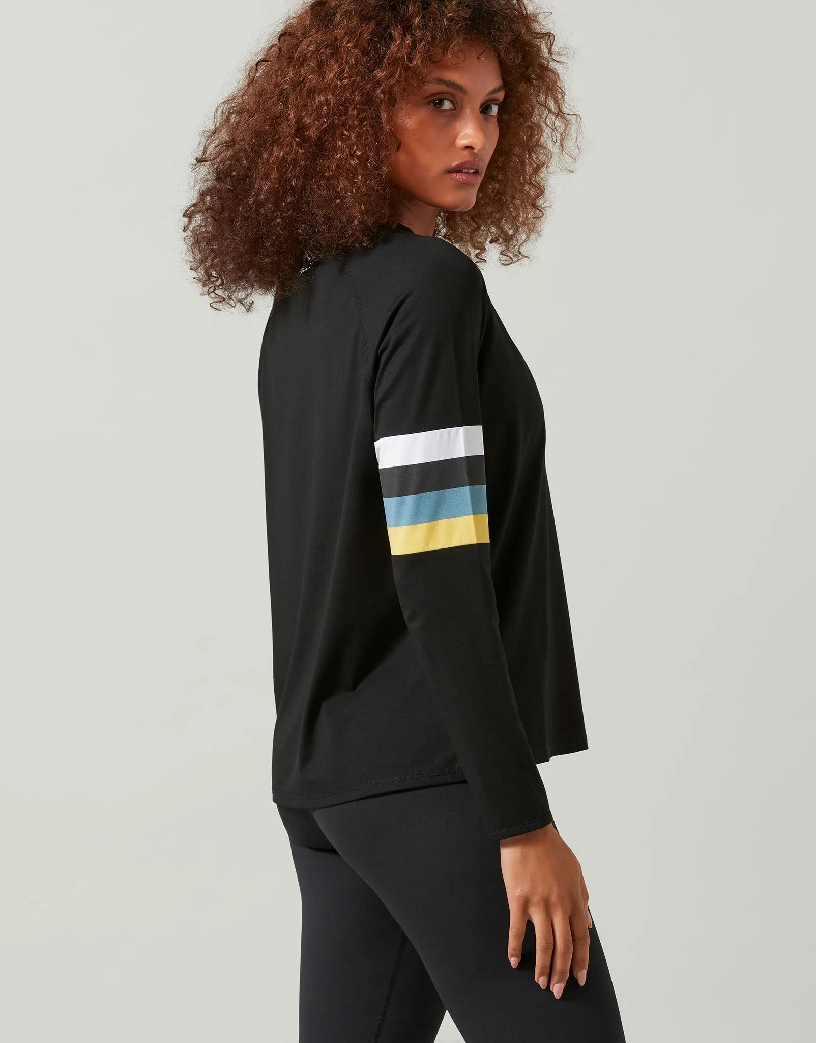 Anna-XR Top in Black Lemon