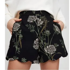 Aritzia Wilfred Arbe Shorts High Waist Scallop Hem Fully Lined Black Floral Sz 4