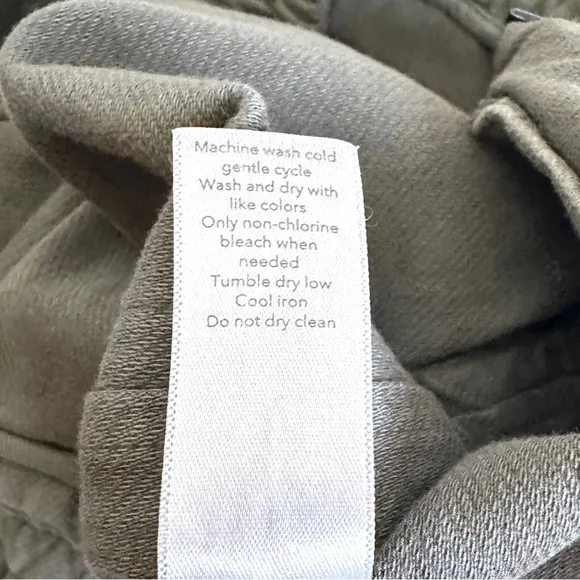 Athleta Farallon Shorts Women's 22 Olive Army Green Pockets Drawstring New