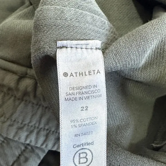 Athleta Farallon Shorts Women's 22 Olive Army Green Pockets Drawstring New