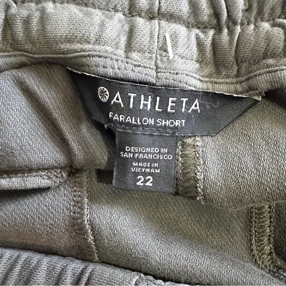 Athleta Farallon Shorts Women's 22 Olive Army Green Pockets Drawstring New