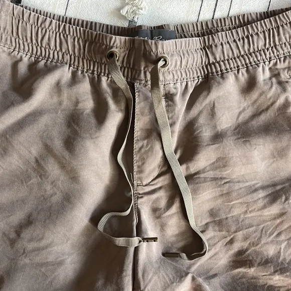 Eddie Bauer • pull on lounge shorts