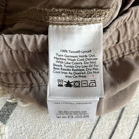 Eddie Bauer • pull on lounge shorts