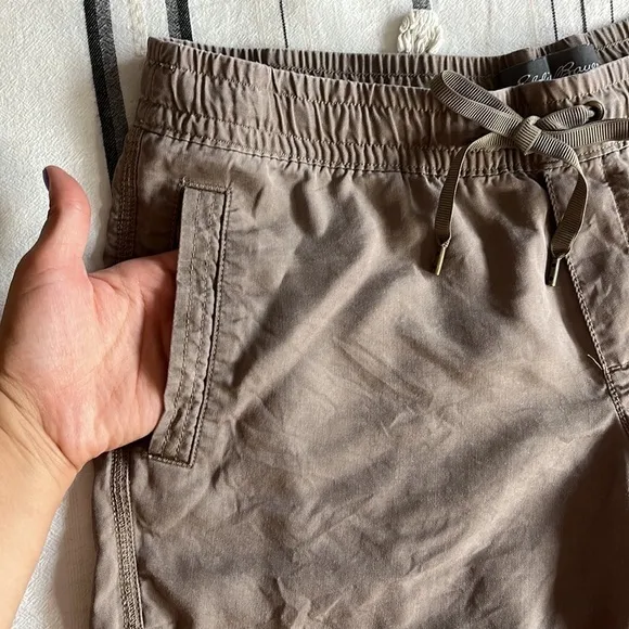 Eddie Bauer • pull on lounge shorts