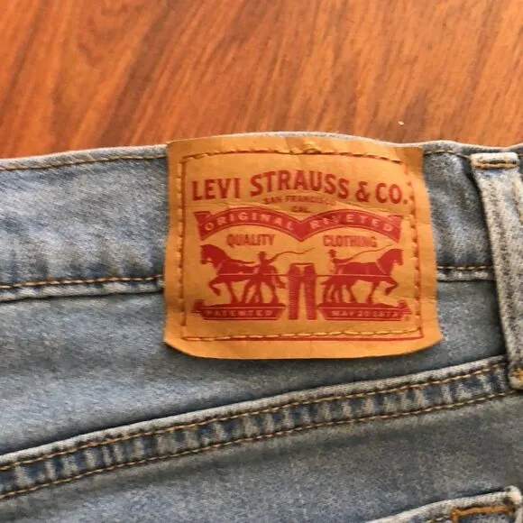 Levi’s High rise shorts size 33 Slightly distressed