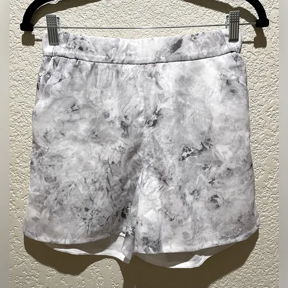 Lululemon Flat Front Relaxed High Rise Shorts Tie Dye Grey With Pockets Size 4