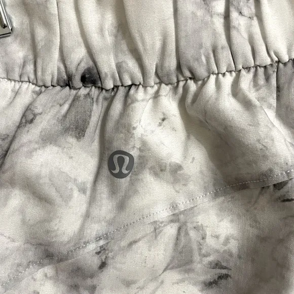 Lululemon Flat Front Relaxed High Rise Shorts Tie Dye Grey With Pockets Size 4