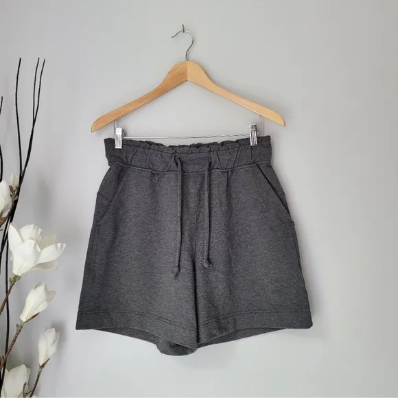 Lululemon Hello Sunday Shorts Size 6 NWT