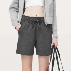 Lululemon Hello Sunday Shorts Size 6 NWT