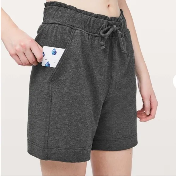 Lululemon Hello Sunday Shorts Size 6 NWT