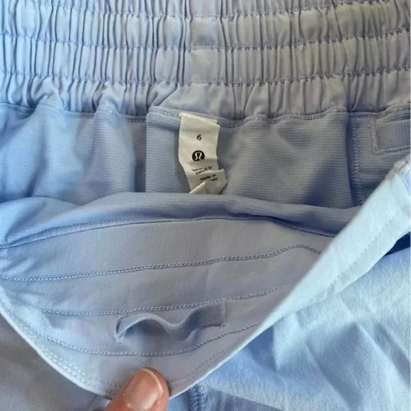 Lululemon Hotty Hot High Rise 2&quot; Shorts size 6
