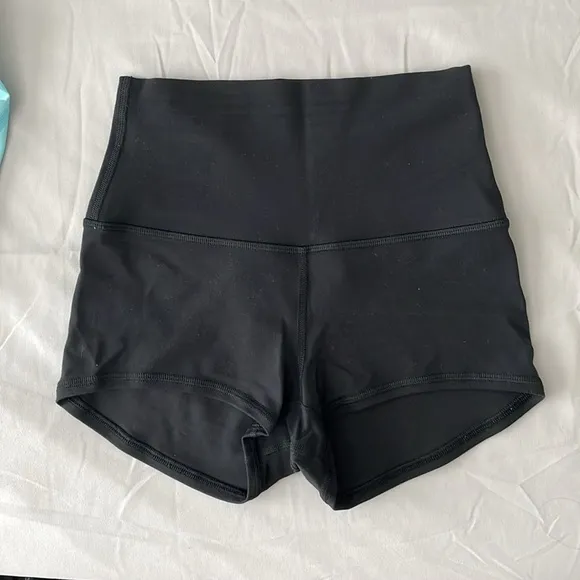 Lululemon Women’s High Rise 2” Align Shorts