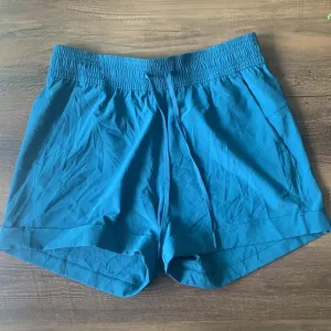 Lululemon Women’s Teal Spring Break Away Shorts Size 4