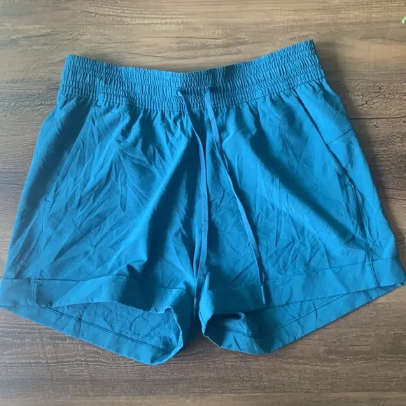 Lululemon Women’s Teal Spring Break Away Shorts Size 4