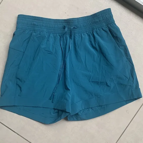 Lululemon Women’s Teal Spring Break Away Shorts Size 4