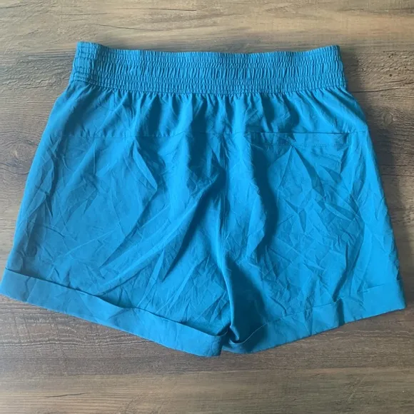 Lululemon Women’s Teal Spring Break Away Shorts Size 4