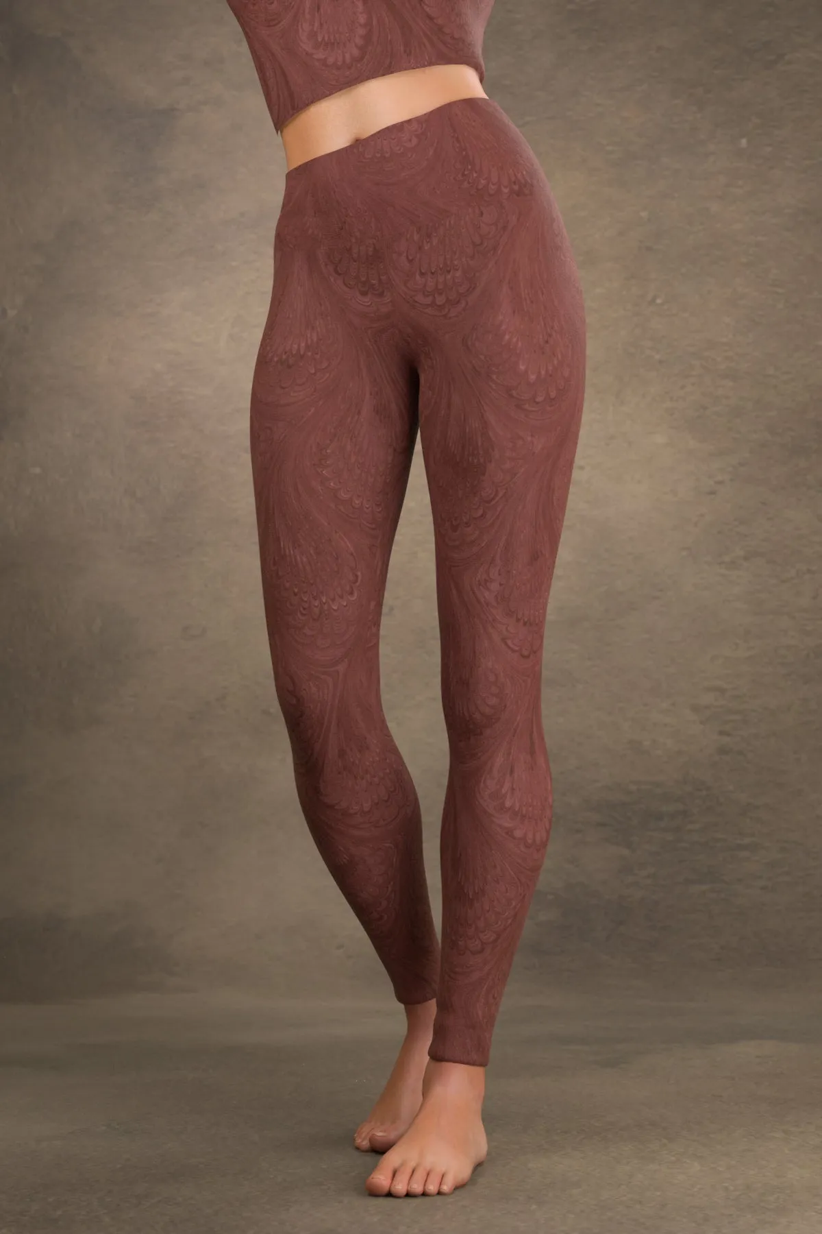 Marbled Peacock Yoga Leggings: Burgundy