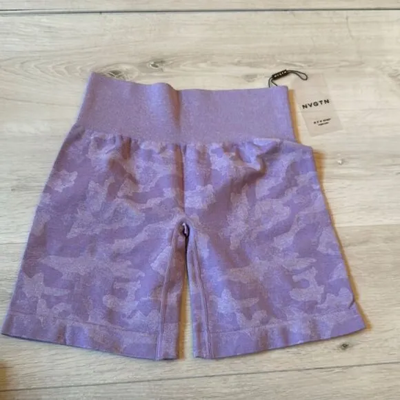 NVGTN PRO SHORTS LILAC CAMO SEAMLESS SHORTS M NWT IN PKG