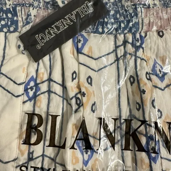 NWT Blank NYC Women’s Printed Quilted High Waisted Shorts White/Blue - Small
