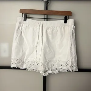 NWT Club Monaco Eyelet Shorts Size 6