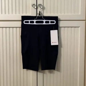 NWT - Lululemon - Women's Invigorate High-Rise Short 10&quot; - True Navy - Size: 6