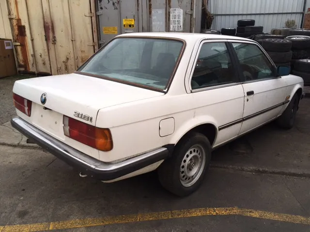 S2733 3' E30 Coupe 318i M10 AUTO 1983/12
