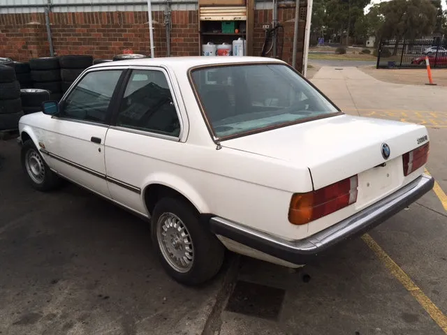 S2733 3' E30 Coupe 318i M10 AUTO 1983/12