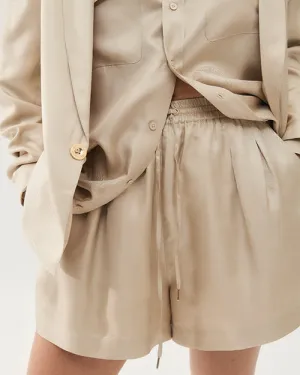 SILK LAUNDRY | Twill Slouch Shorts | Hazelnut