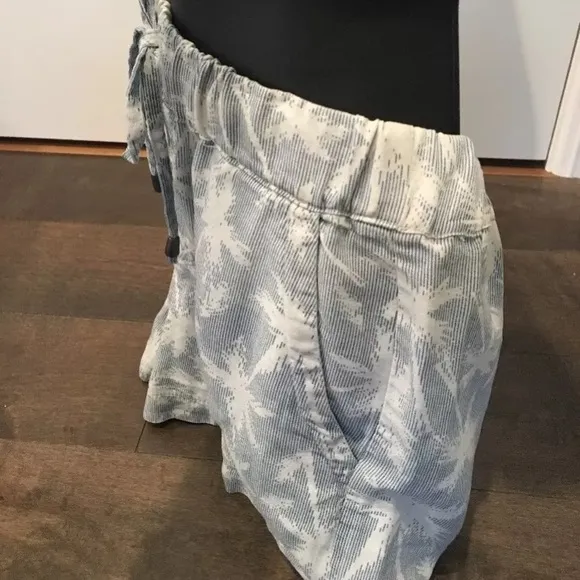Splendid Blue Palm Shorts NWT Small Nordstrom