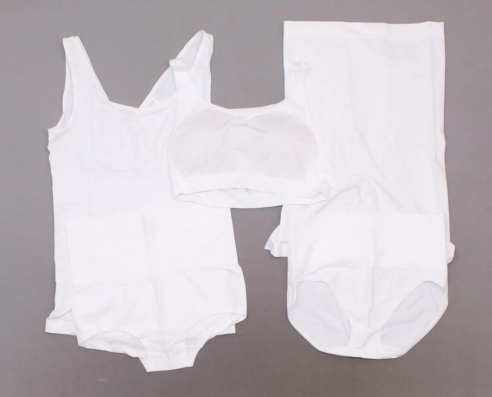 Yummie Women's 5-piece Seamless Wardrobe Essentials White L/XL